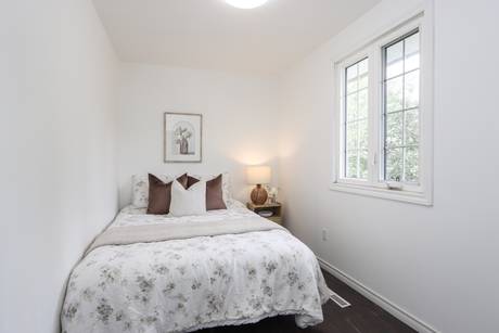 Smaller bedroom with a bed and a daylight window